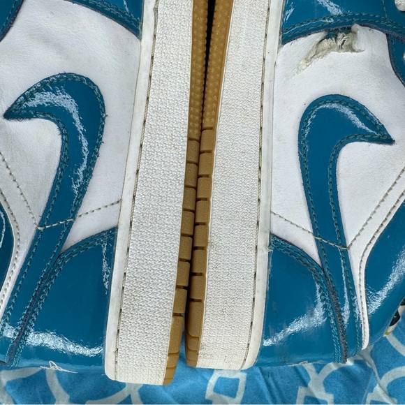 Nike Women’s size 8.5 Air Jordan 1 Low SE Barcelona sneakers unc blue gum bottom - Picture 7 of 11